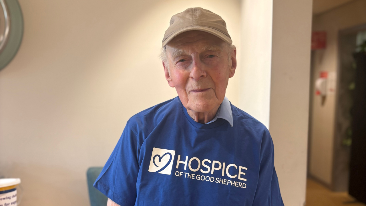 Inspirational Brian completes 21 mile row for Chester hospice at 92!